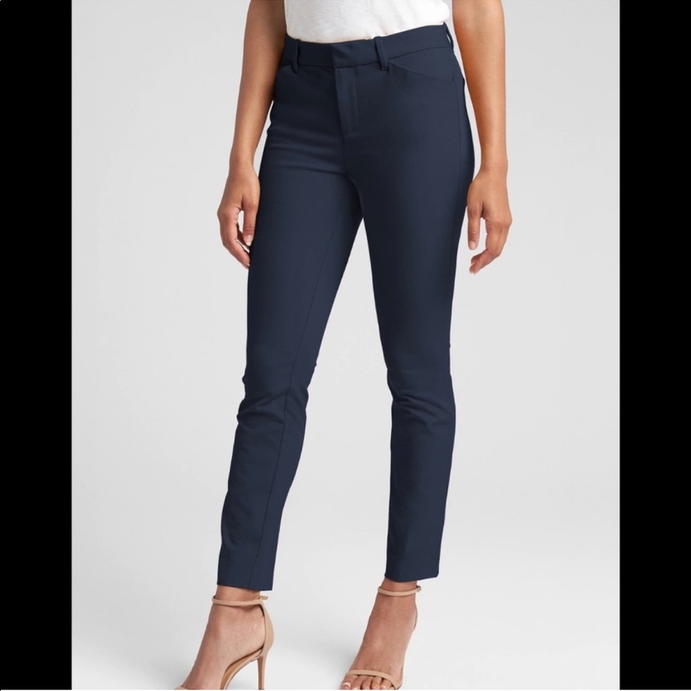 Gap navy Skinny Ankle Pants Size 0

GP2